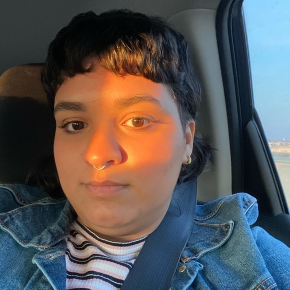 Meet your Posher, Alyssa - Picture 1 of 1